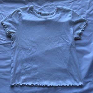 Basic white tee with ribbed edges🤍